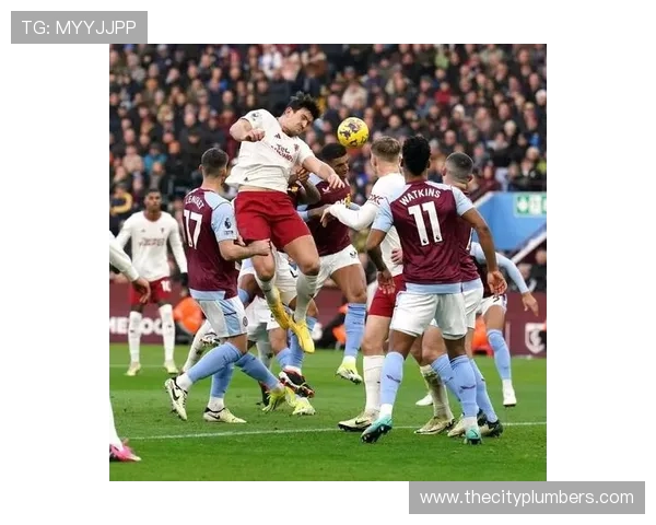 曼联重返欧冠难度加大,竞争格局趋紧对赛季走势形成制约 曼联重返欧冠难度加大,竞争格局趋紧对赛季走势形成制约