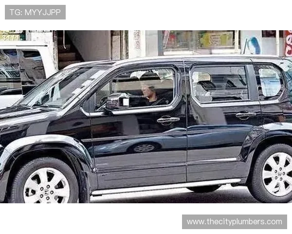 仲满背地里开豪车比教练都拉风，这身份太让人想不明白了吧